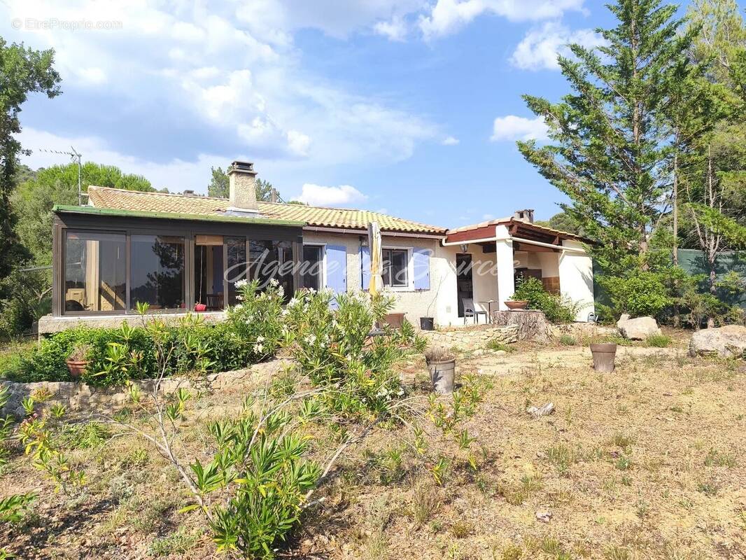 Maison à VARAGES