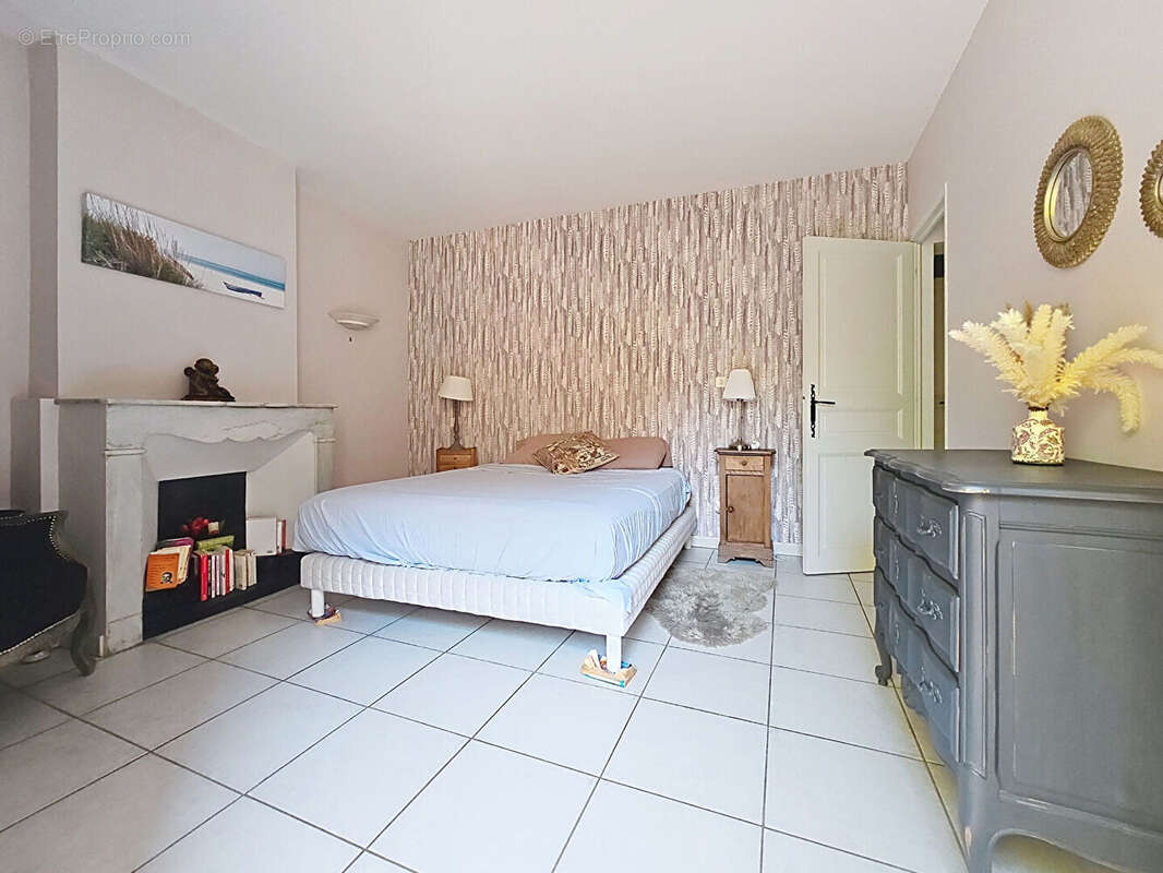Avignon  Intra muros. Élégante maison de caractère avec terrasses, garage et appartement indépendant - photo 9