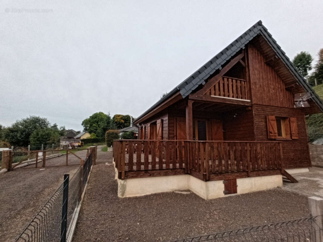Maison à MURAT-LE-QUAIRE