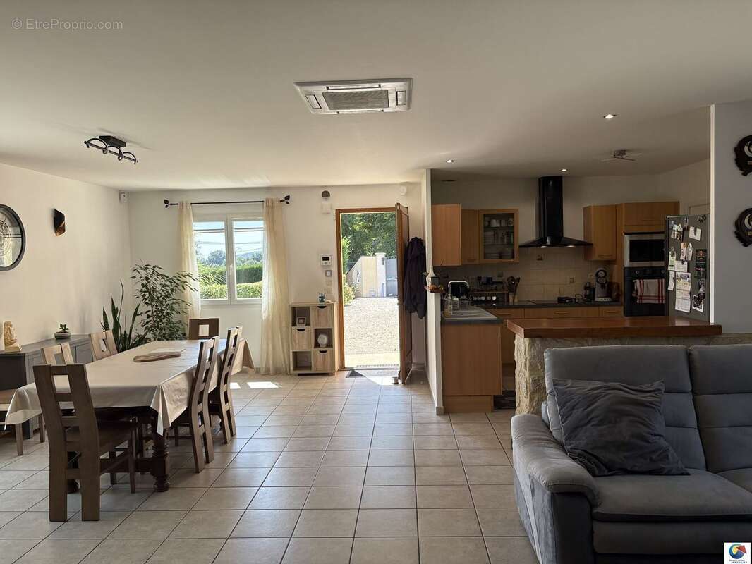 Maison 95 m² à La Cote-Saint-Andre  - photo 4