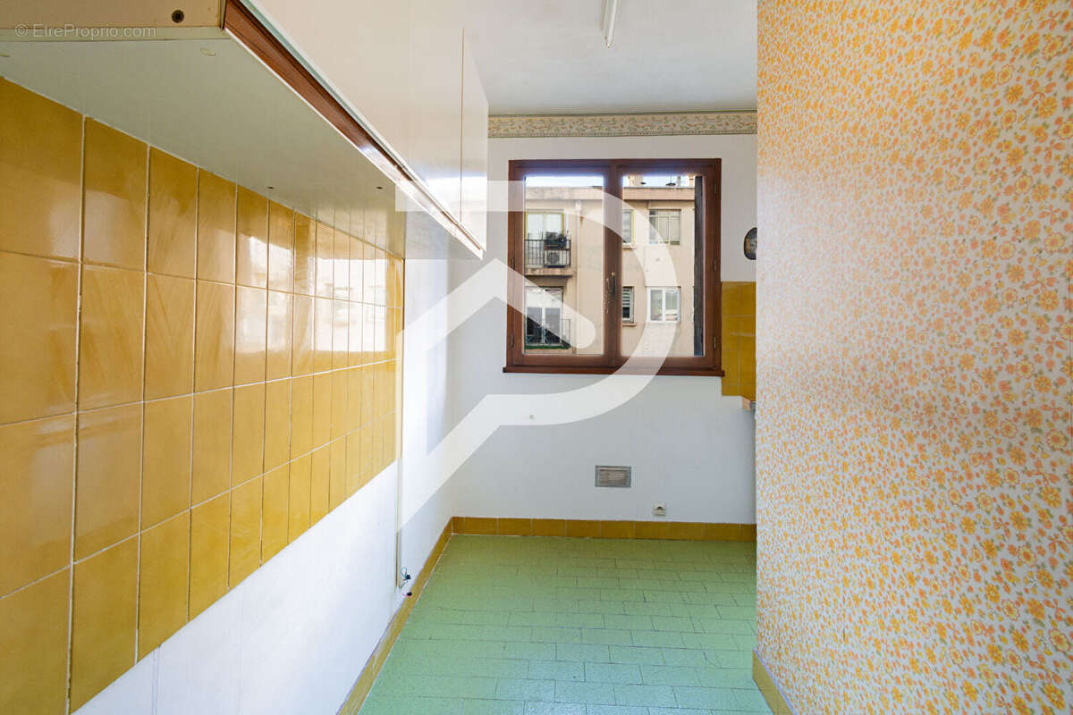 Appartement à MARSEILLE-4E