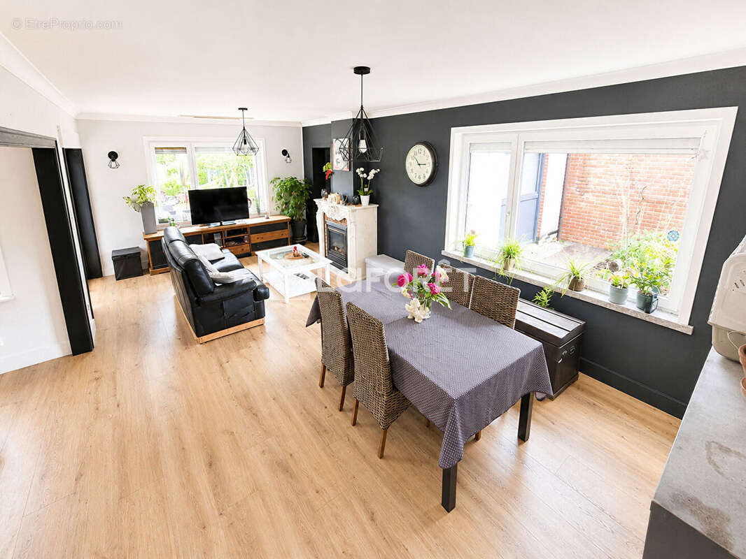 Maison  6 pièce(s) 180 m2 - photo 2