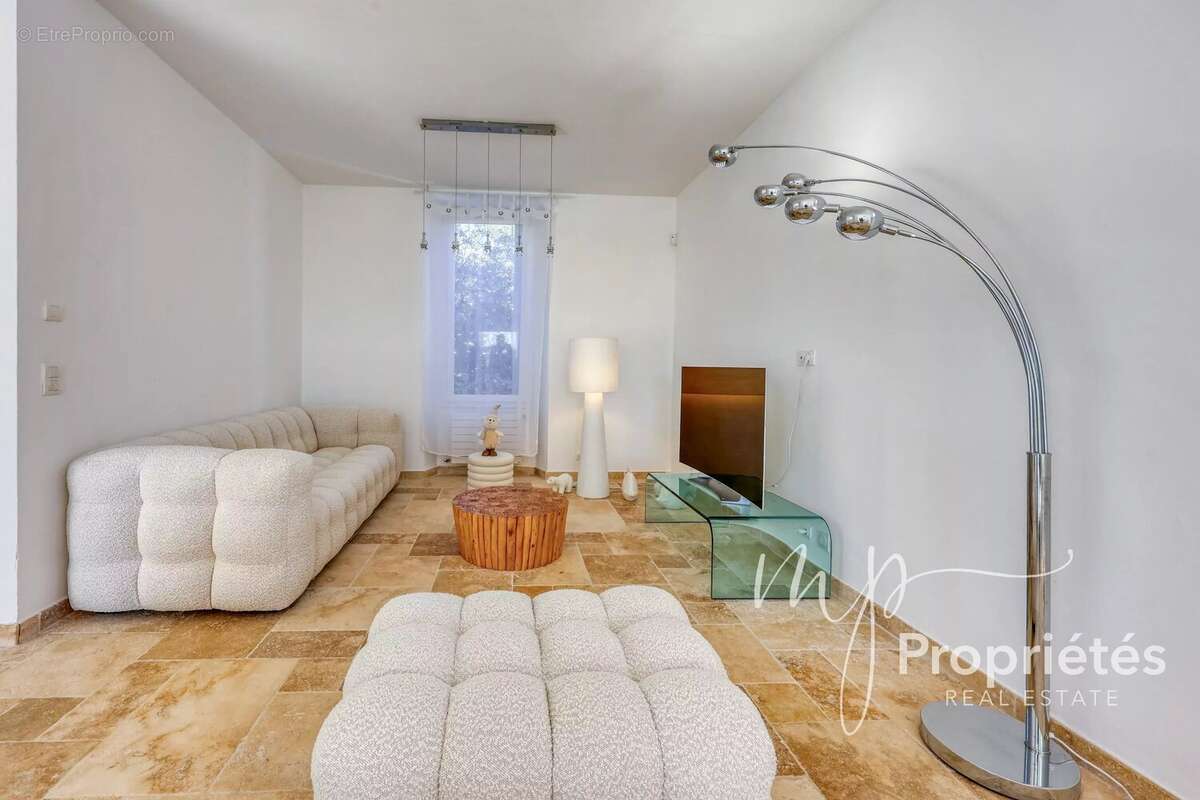 Maison à BORMES-LES-MIMOSAS