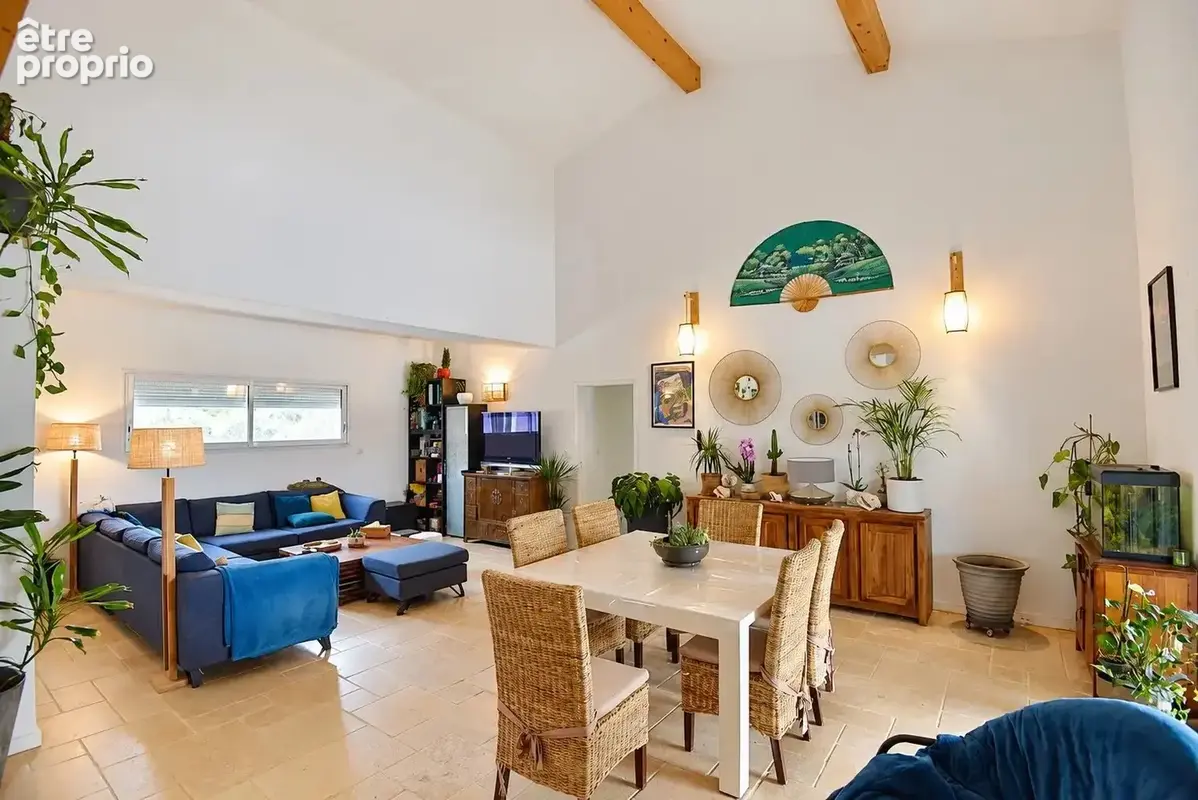 Saint-Paul-en-Forêt – Villa avec piscine, cinq chambres et séjour cathédrale - photo 3