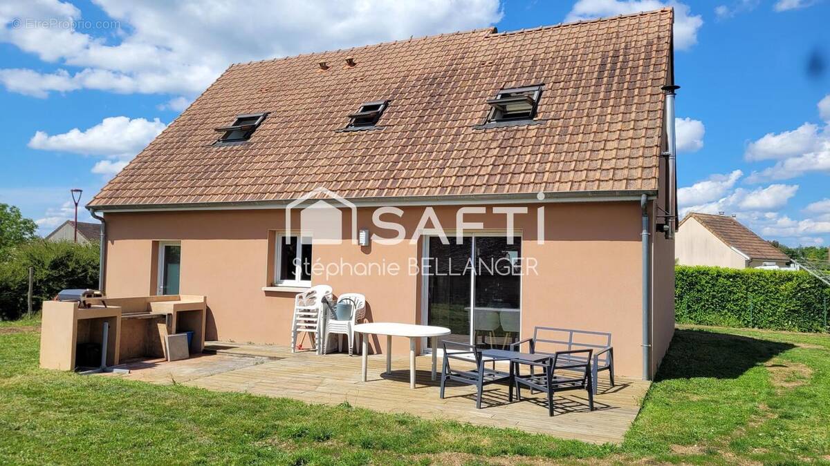 Photo 1 - Maison à MONTBIZOT