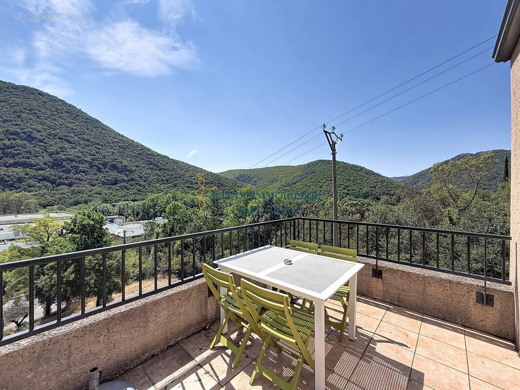 Appartement à AVENE