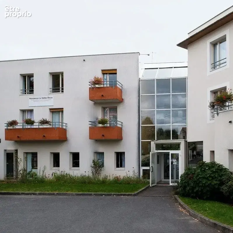 Appartement 32 m² à Saint-Amand-Montrond  - photo 1