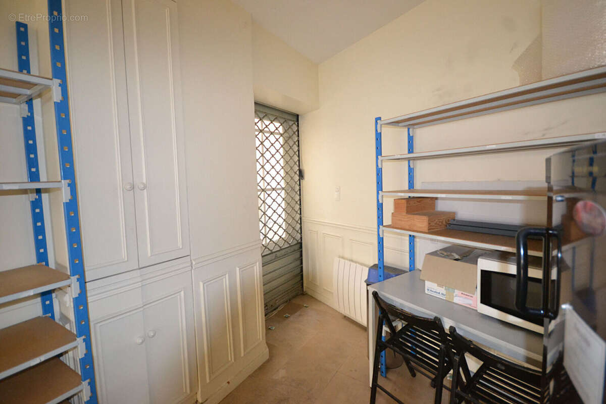 Commerce à PARIS-9E