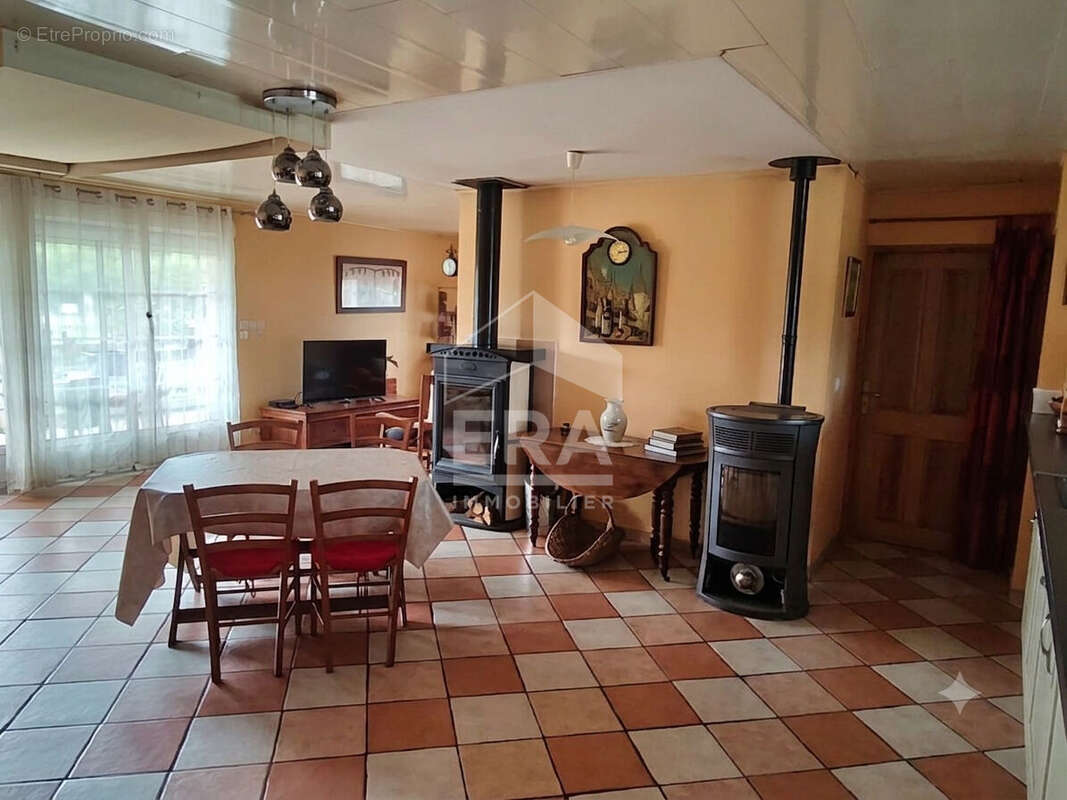 Maison à MENESPLET