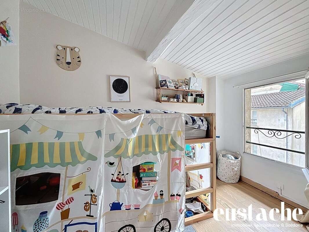 Appartement à CHARENTON-LE-PONT