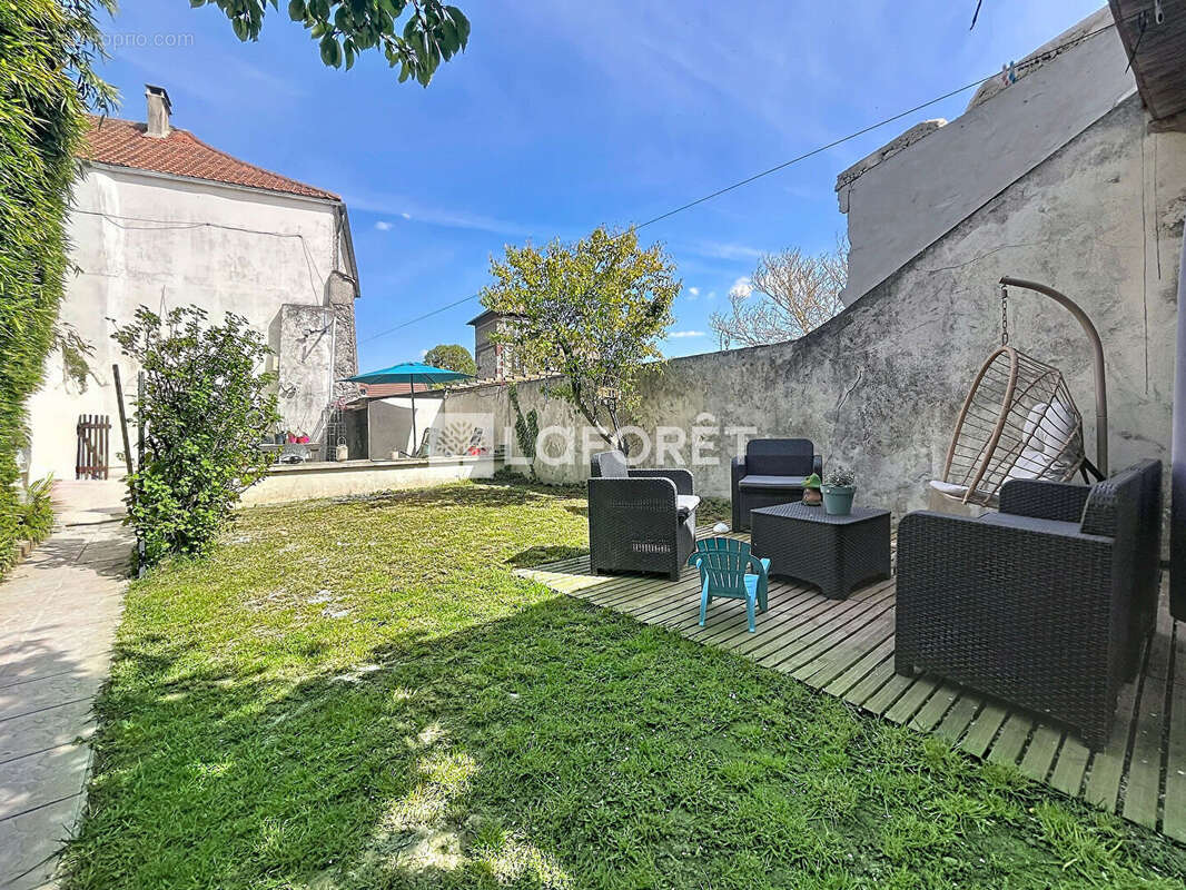 Maison à LE MESNIL-AUBRY