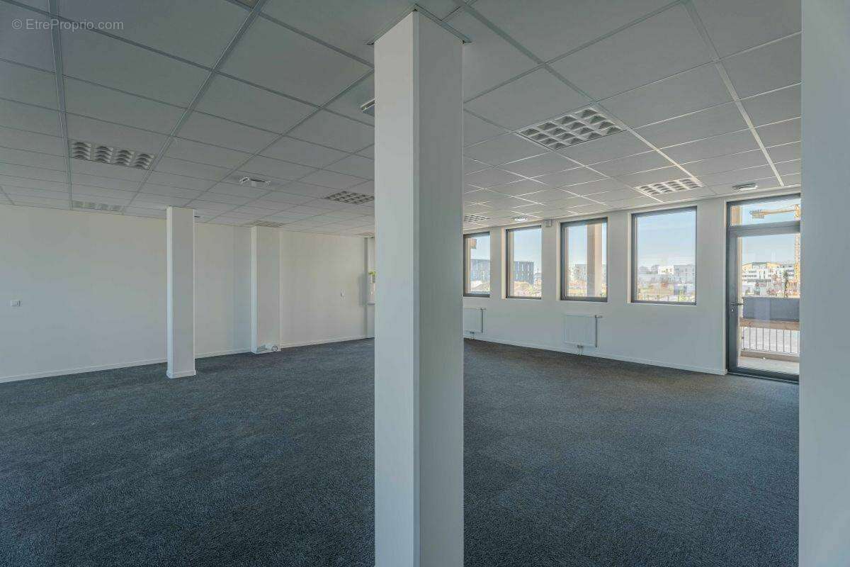Commerce 112 m² à Epron  - photo 6