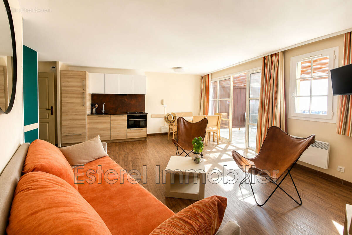 Appartement 44 m² à Saint-Raphael  - photo 2