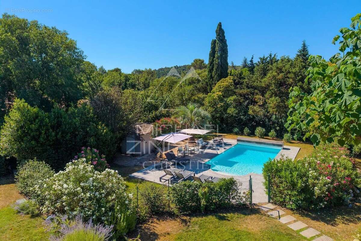 Propriété familiale avec jardin paysager et espaces de loisirs - photo 4
