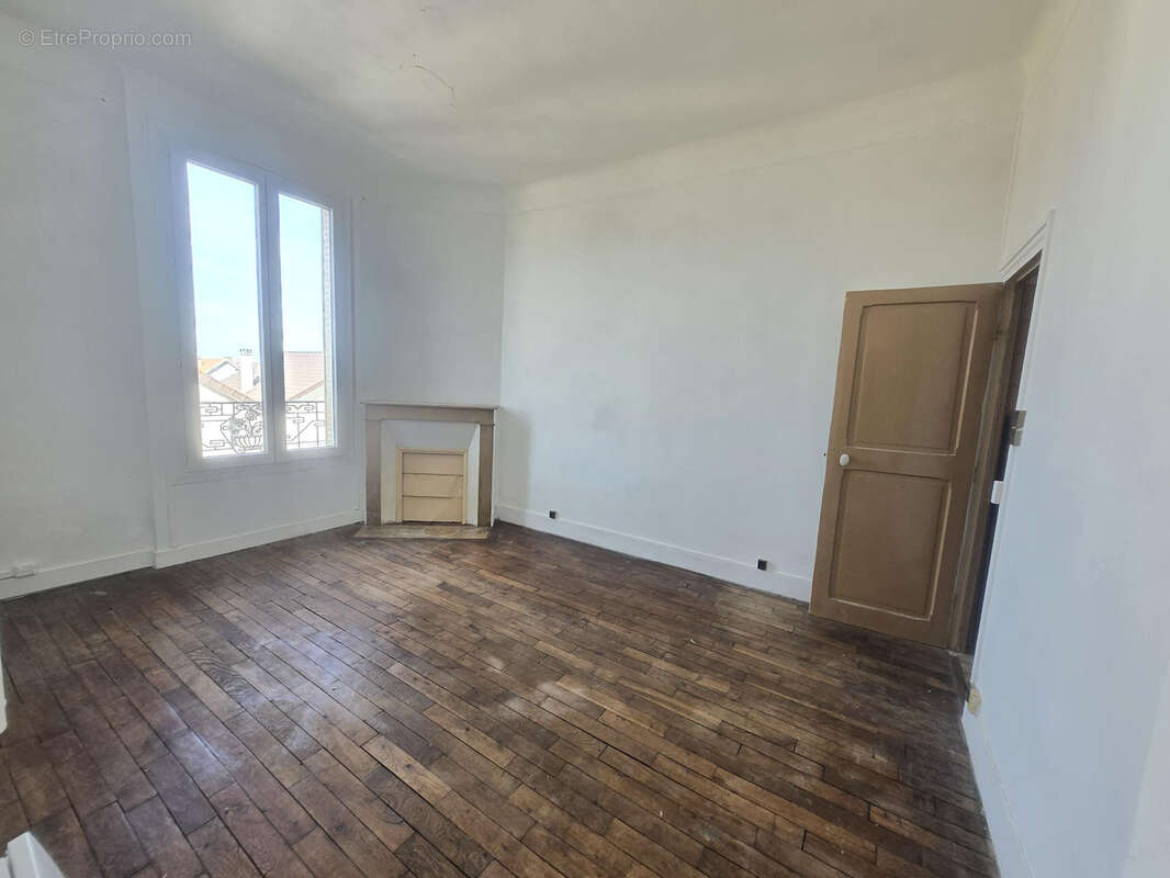 Appartement à LES PAVILLONS-SOUS-BOIS