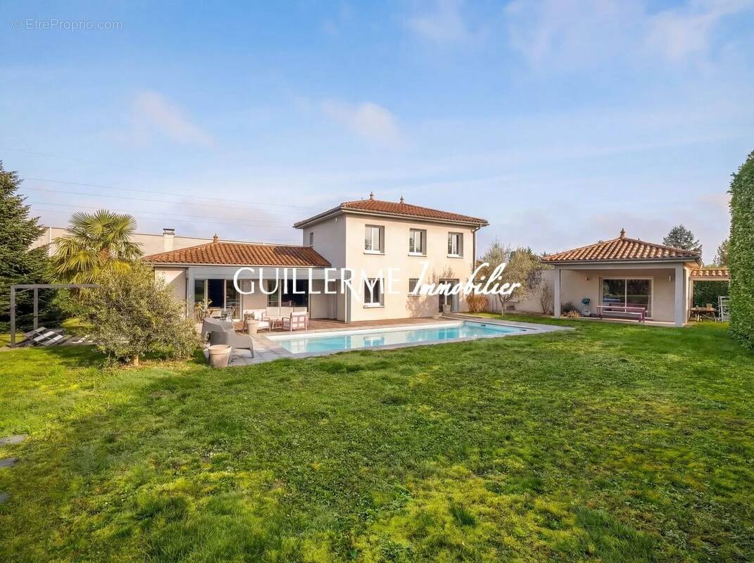 Maison à LA TOUR-DE-SALVAGNY