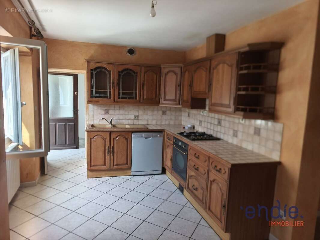 Maison 3 pièces (77m²) avec grange et terrain à vendre à MURAT - photo 2