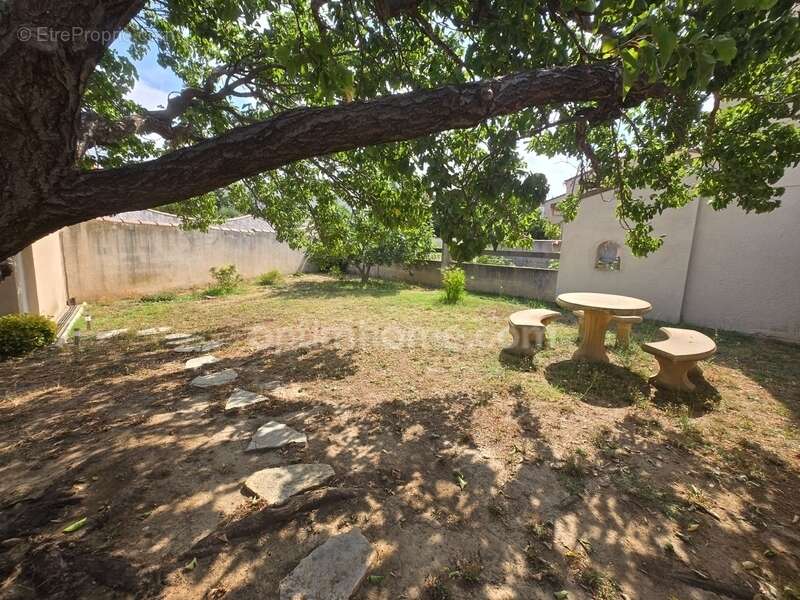 À seulement 50 mètres de la mer ! Une villa lumineuse avec jardin piscinable dans un environnement exceptionnel. Maison à vendre - photo 24