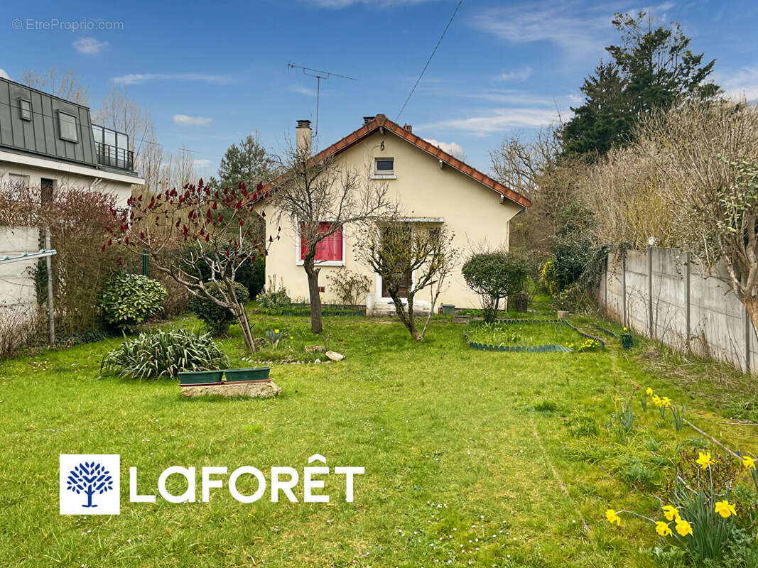 Maison à SAINTE-GENEVIEVE-DES-BOIS