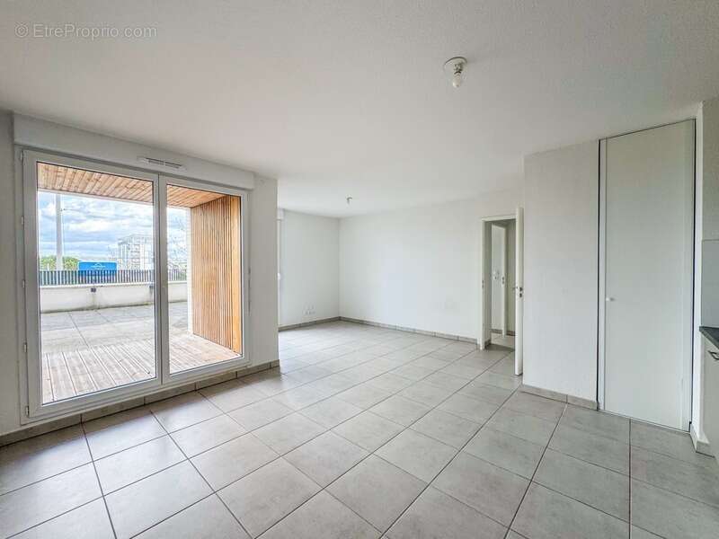 Appartement à BEAUZELLE