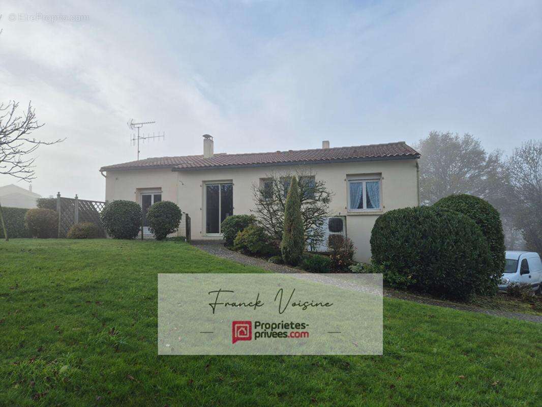 Maison à SAINT-MICHEL-MONT-MERCURE