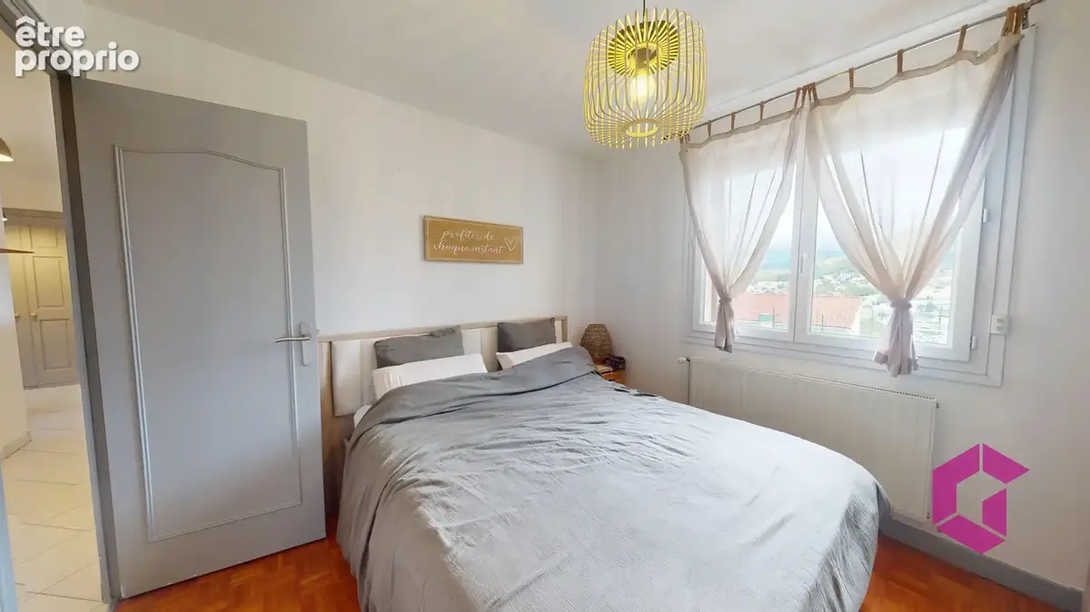 Brives-Charensac : maison 4 pièces rénovée, 3 chambres, véranda, vue dégagée sur la Loire - photo 12