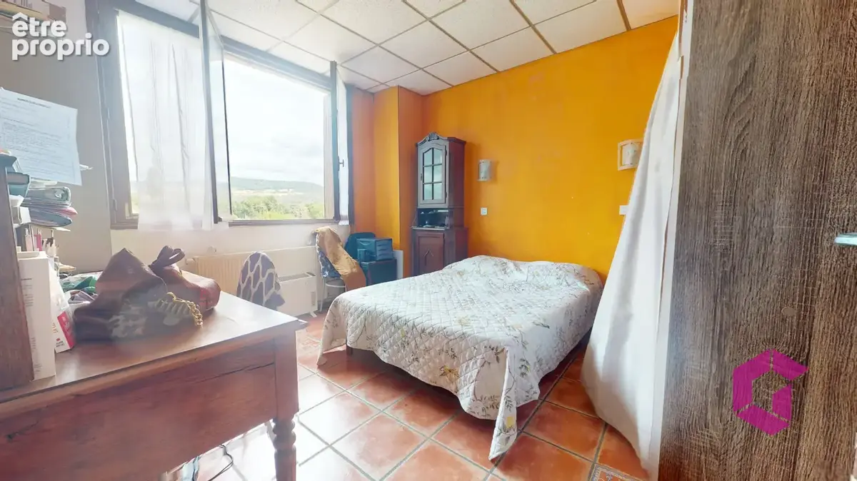 12 Min au Sud Issoire, 5kms A75 Propriété avec appartement et local professionnel sur terrain 3000M2 - photo 7