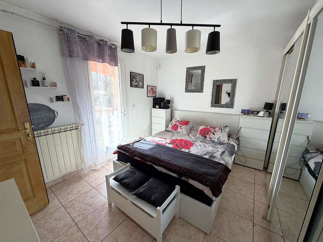 Maison à CHATEAUNEUF-LE-ROUGE