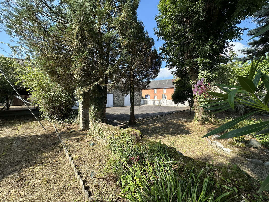 Immeuble de 1120 m2 d'exploitation à Gurmençon - photo 10