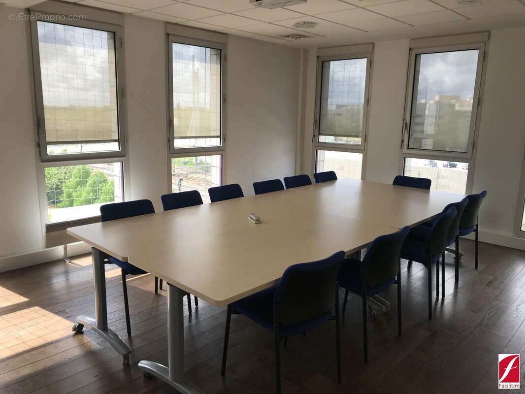 Commerce à MONTIGNY-LE-BRETONNEUX