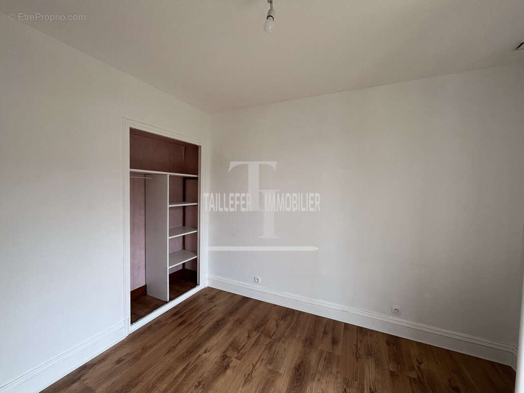 Maison à CHAMPCEVINEL