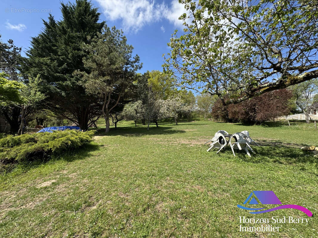Jardin - Maison à LA CELLE-CONDE