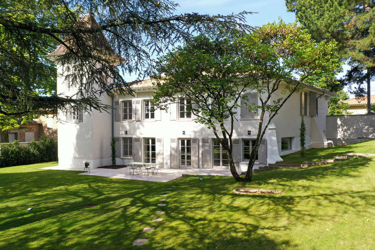 Hauteurs de Saint-Cyr-au-Mont-d'Or   Propriété de Maître de 340 m2 - 8 pièces 5 suites - photo 4