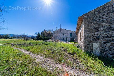 Maison à GORDES