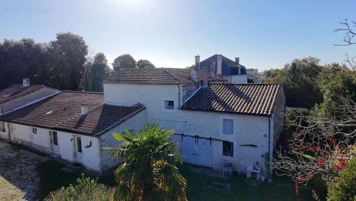 Maison à CHENAC-SAINT-SEURIN-D&#039;UZET