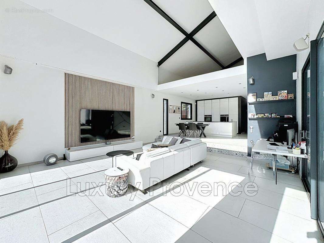 Maison à VAUVENARGUES