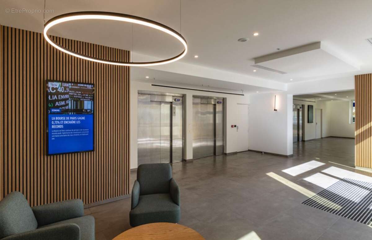 Commerce à SURESNES