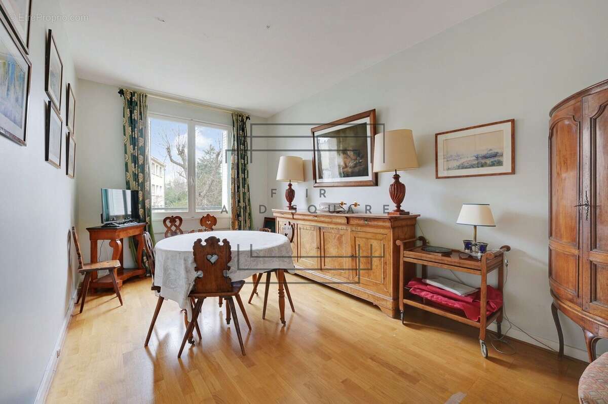 Appartement à NEUILLY-SUR-SEINE