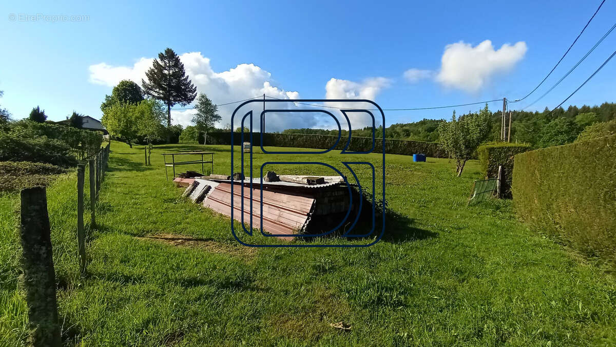 Terrain à OLLIERGUES