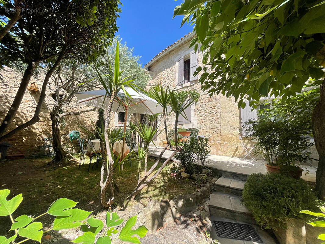 Maison à CABRIERES-D'AIGUES