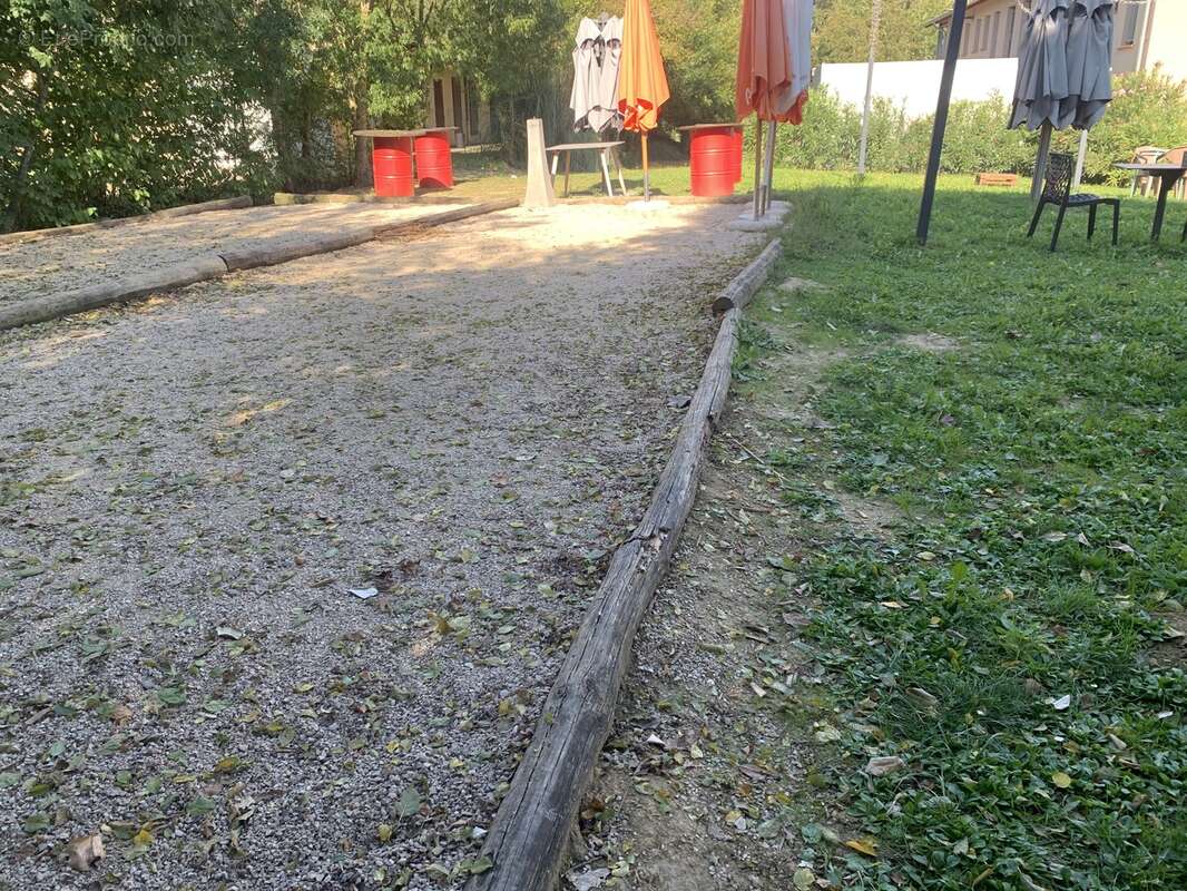 Commerce à DONNEVILLE