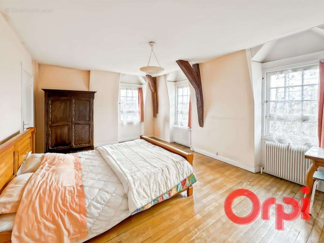 Maison à SAINT-AMAND-MONTROND