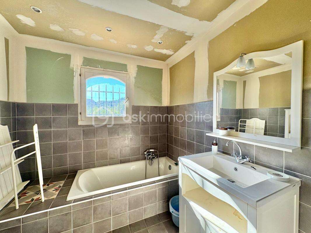 Maison à LES ADRETS-DE-L&#039;ESTEREL