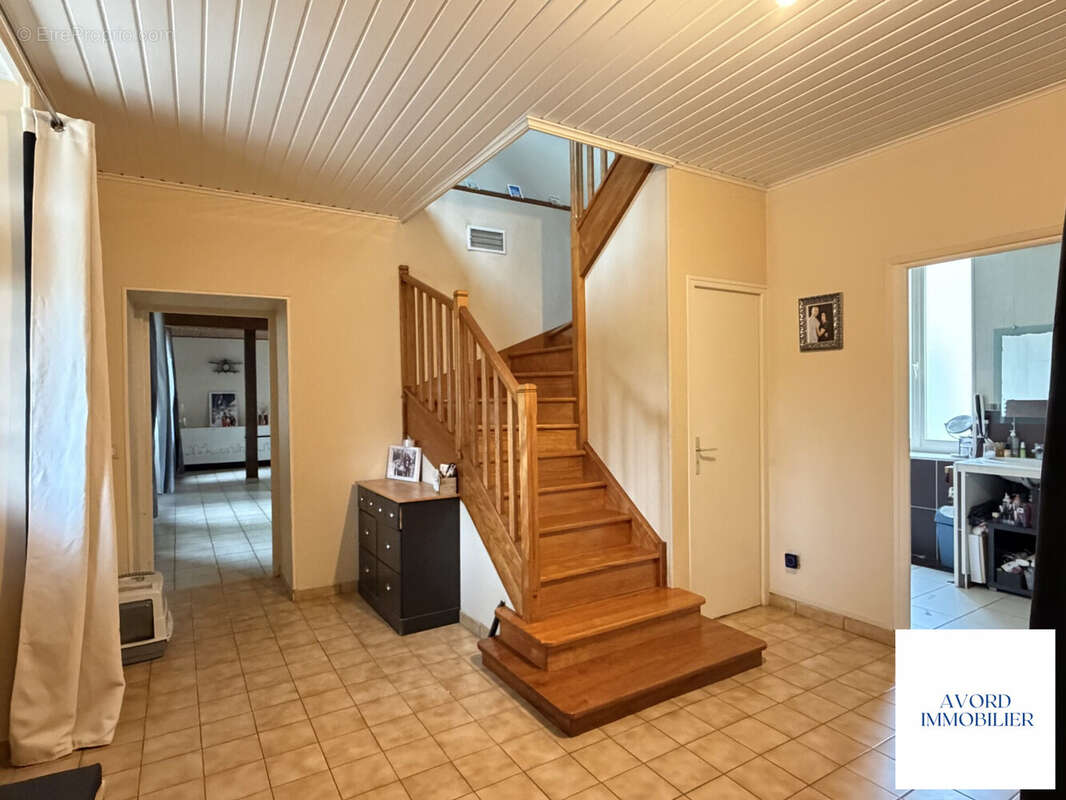 Rez-de-chaussée Entrée - Maison à ETRECHY