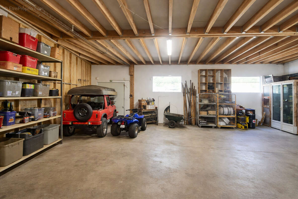 Commerce à MONTGARDIN