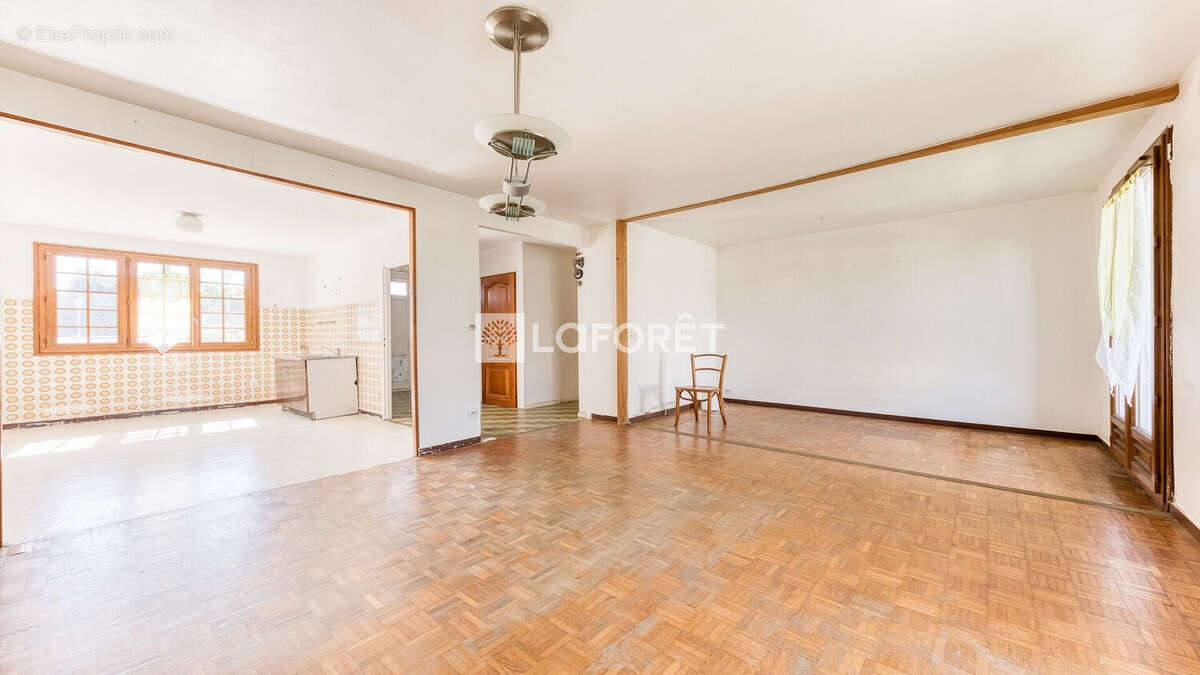 Maison a vendre a roissy-en-brie 5 pieces de 90m² - photo 3