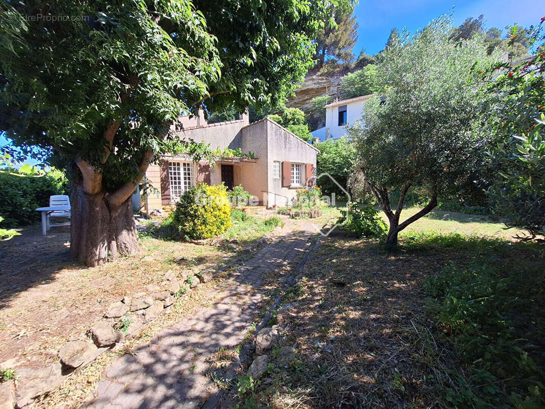 Maison à SAINT-CHAMAS