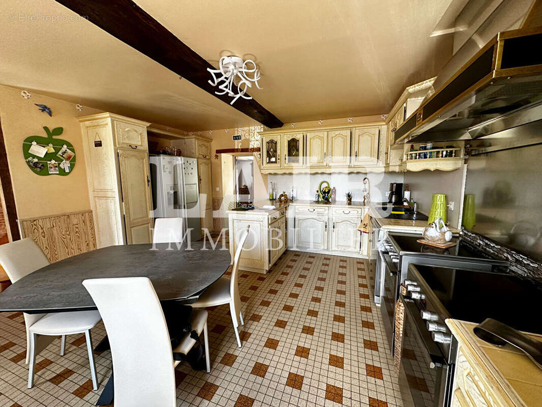 Maison à LE MELE-SUR-SARTHE