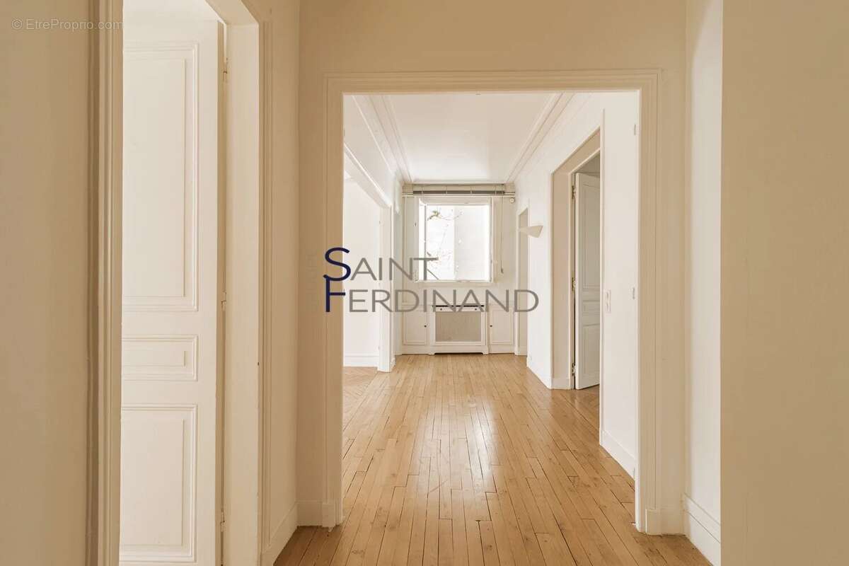 Appartement à PARIS-16E
