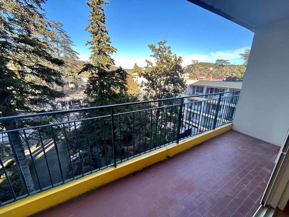 Appartement à GREOUX-LES-BAINS